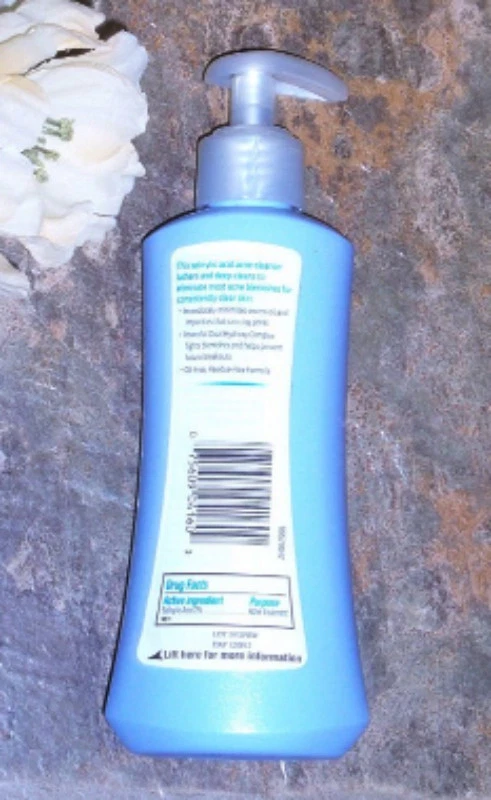 OLAY ACNE CONTROL Face Wash Oil Free VERY HARD TO FIND DISCONTINUED 6.7fl. oz. - Image 2 of 2