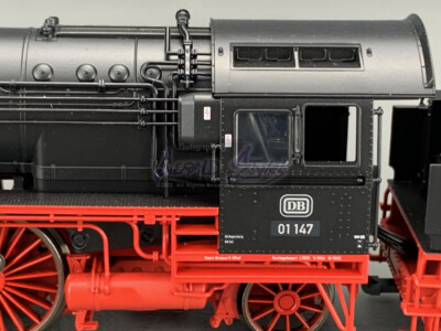 Trix HO 22022 BR 01 DB Express Steam Locomotive with a Tender DCC