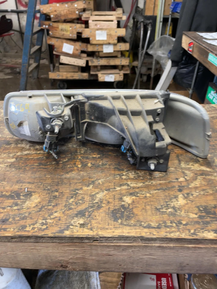 Faro Lámpara Lente SUBURBAN 1500 Pasajero 00 01 02 03 04 05 06 Foto 2 de 2