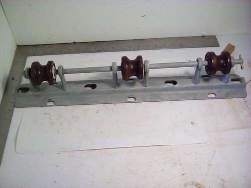 VINTAGE BROWN PORCELAIN INSULATOR 3 WIRE SPOOL POLE MOUNT AERIAL HOLDER RACK