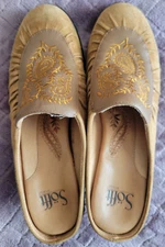 Sofft Camillie Women's Suede Leather Embroidered Mules Size 7.5M
