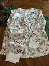 Stars Above White &Green Thermal Pajama Set, W/ Red Berries & Pine, Medium EUC