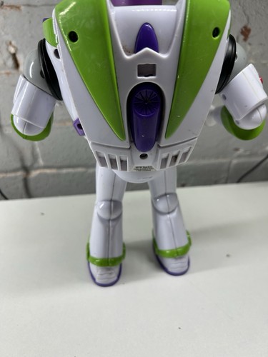 Figura de acción parlante Disney Pixar Buzz Lightyear Toy Story - sin alas ni casco - Imagen 10 de 10