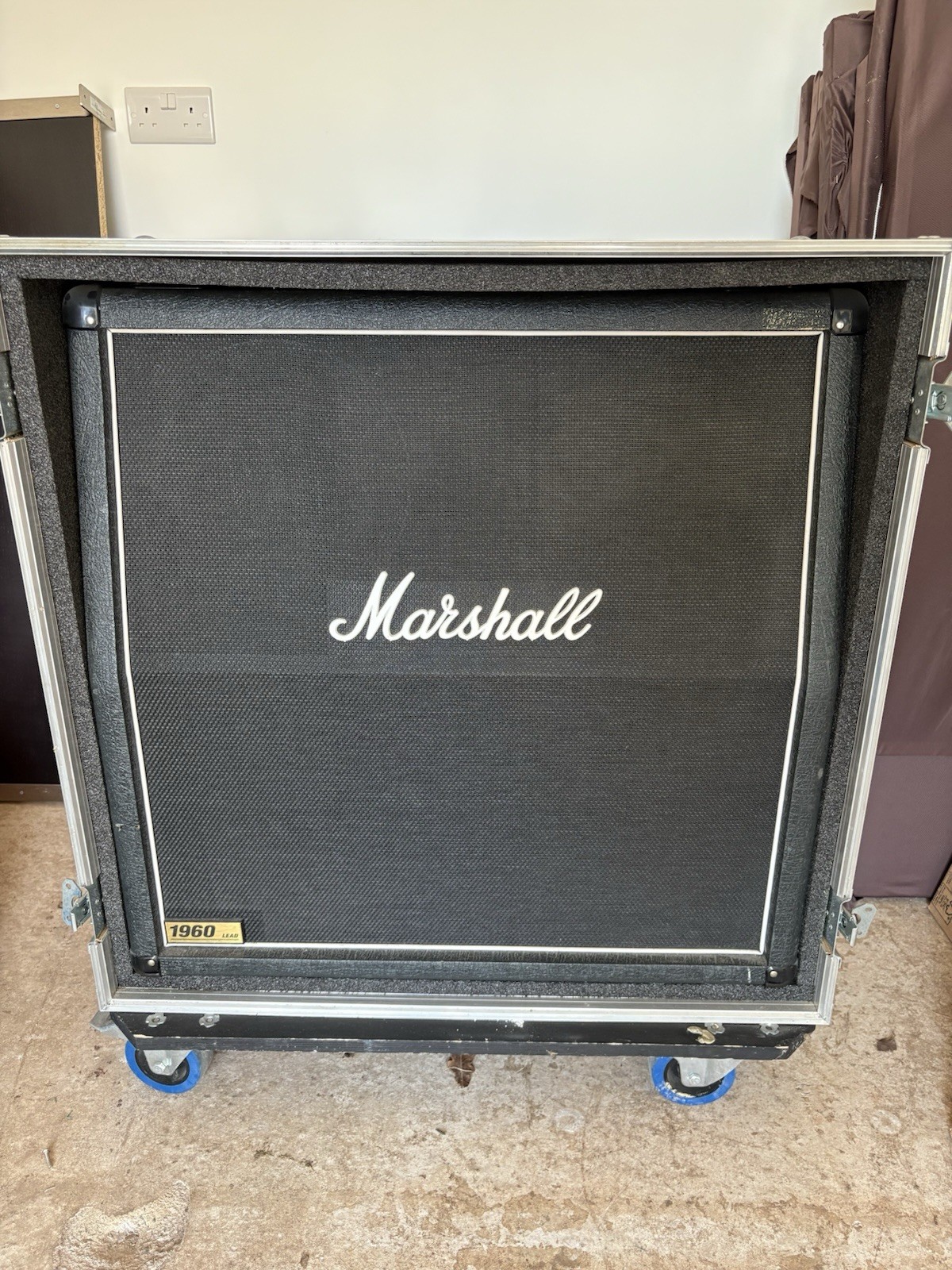 Marshall 1960A 4x12 Speaker Cabinet - Mono / Stereo 300W - Black - With Flightcase