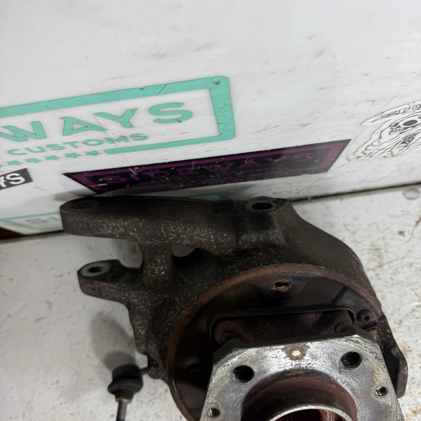 04-08 Maserati Quattroporte Right Rear Knuckle Hub Spindle Upright M139
