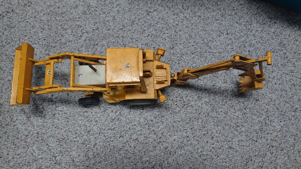 Vintage Ertl International Yellow Loader Backhoe Tractor 1/16th Scale - Image 4 of 4