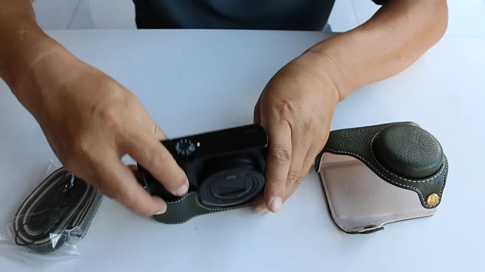 PU leather camera protective bag case cover strap for Panasonic Lumix ZS99 TZ99 - Image 2 of 4