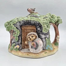 Vintage 1998 Enesco Beatrix Potter Mrs. Tiggy-Winkle Ceramic Teapot w/ Lid RARE