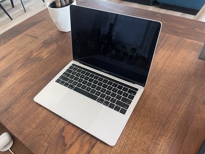 Apple MacBook Pro A1706 2016 13.3'' i5 2.9 GHz SSD See Description