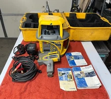 SPECTRA PRECISION LASER GL720 WITH HR550 RECEIVER WITH CASE & ACCESSORIES