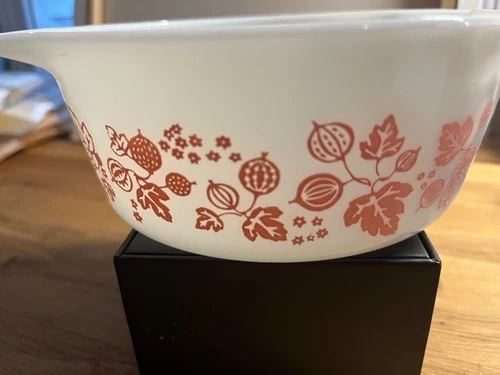 Vintage Pyrex Gooseberry Pink & White Casserole Dish Glass Lid 1.5 Pints