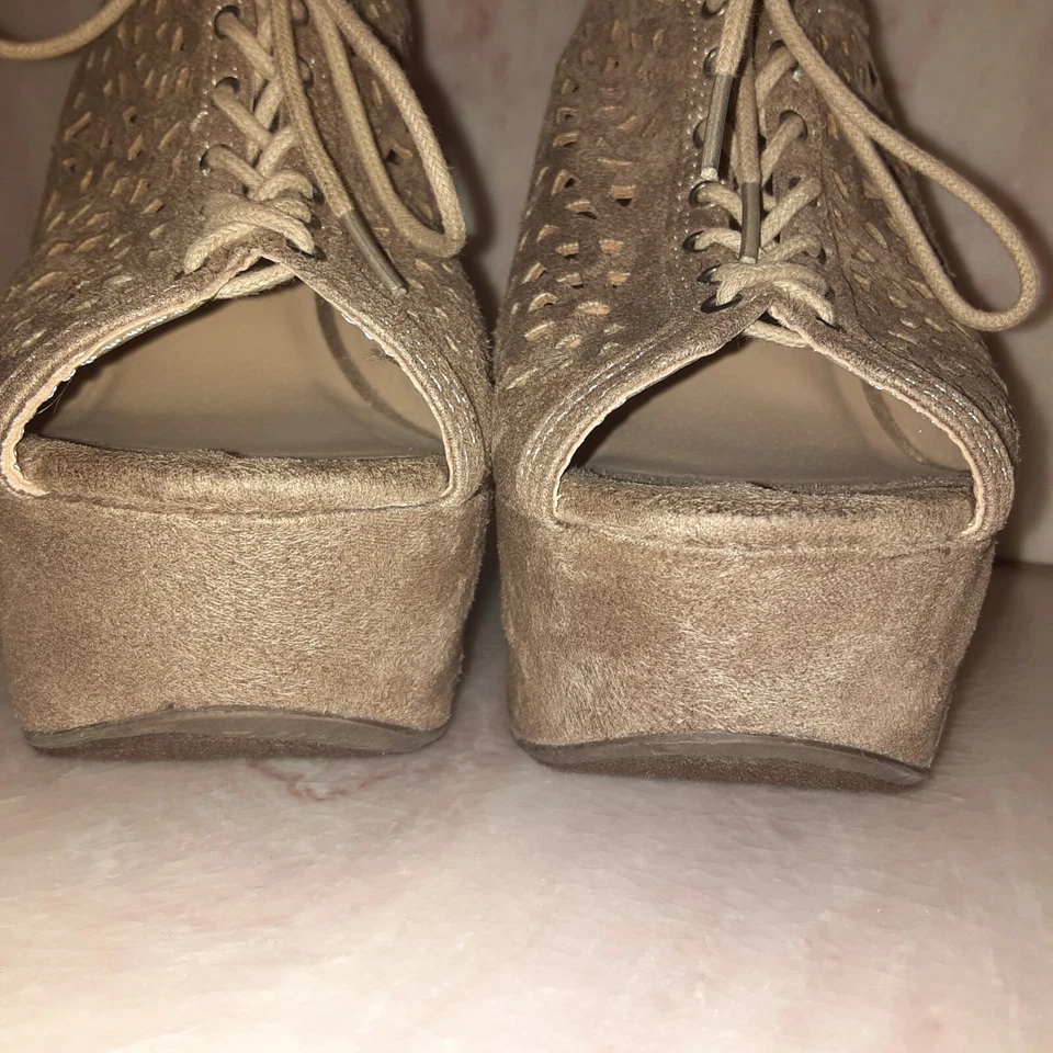 Shiekh 5,5 «На танкетке каблук 2» платформе с открытым носком шнурует вверх туфли женщин размер 8,5 желтовато-коричневый - Изображение 4 из 4