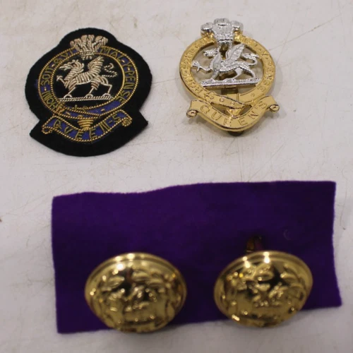 The Queens Regiment Staybrite Cufflinks, Cap Badge & Wire Embroidered Badge