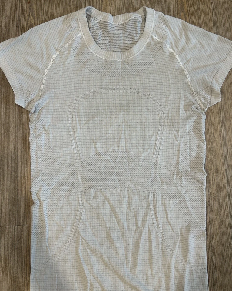 NUEVO - Camiseta Manga Corta Lululemon Swiftly Tech (Mujer XS-S, Blanca) Foto 3 de 4
