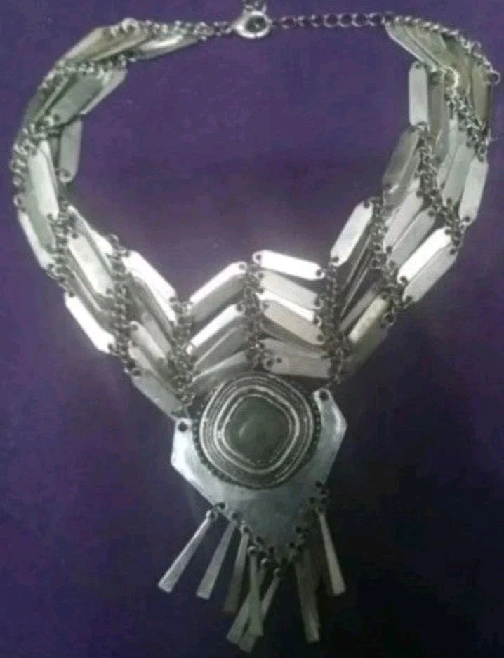Collar Anthropologie aspecto nativo americano turquesa tono plata caprichoso mujer Foto 3 de 3