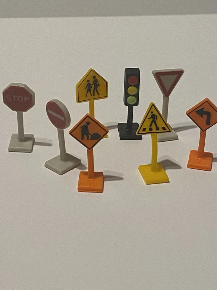 LOTE de 58 piezas conducido por Battat serie de bolsillo y mini vehículos de coche, carretera y señales Foto 2 de 3