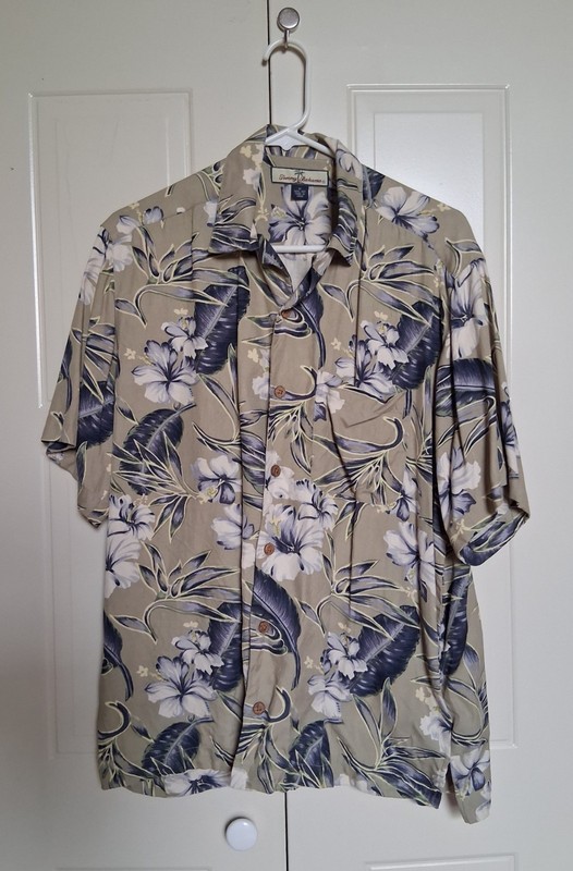 Mens medium Tommy Bahama 100% silk shirt, button down, beige with purple flowers