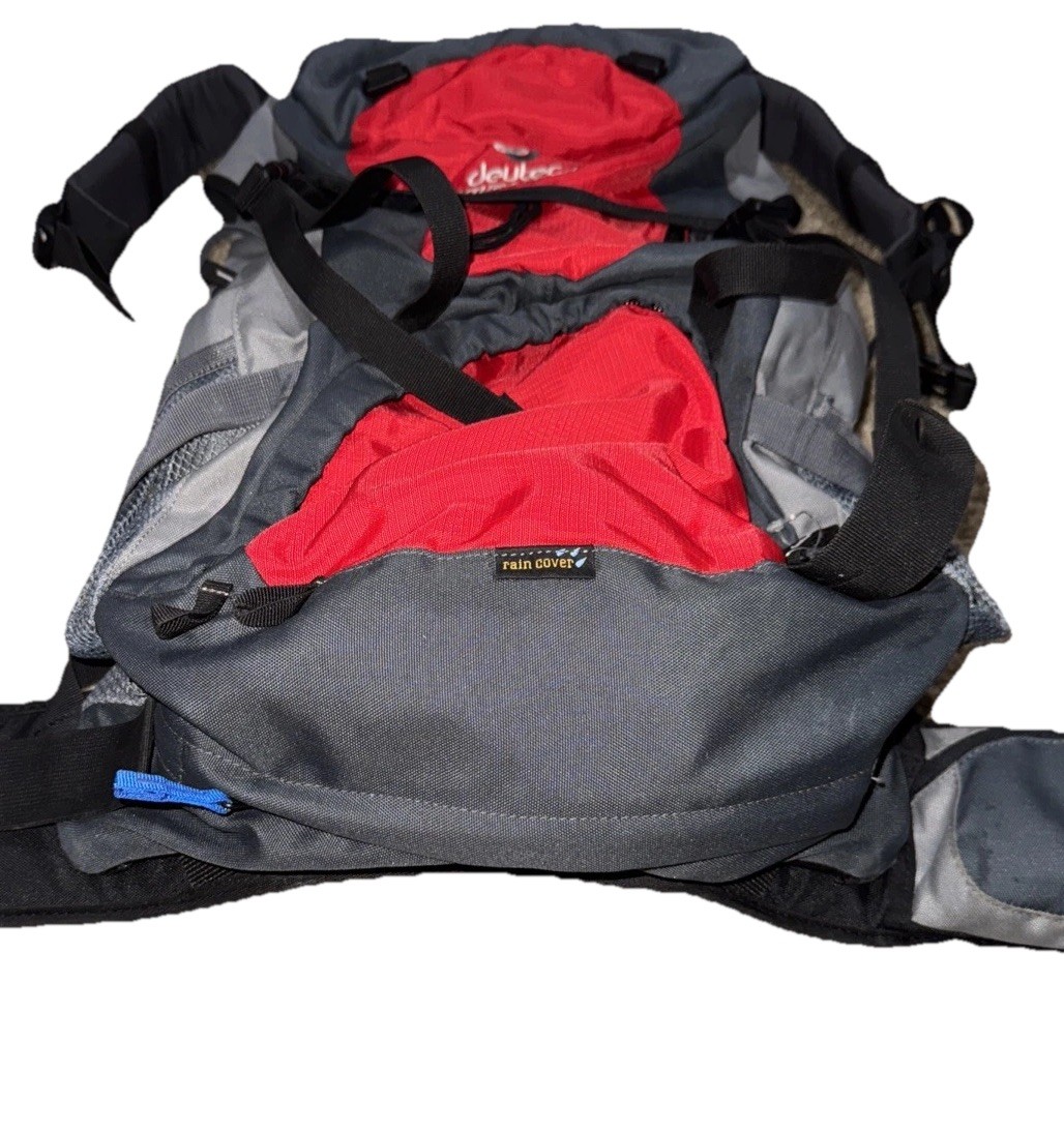 Deuter Futura 32 AC Adult Mens Womens Backpacking Day Pack Grey/Red w/Rain Cover | eBay Deuter Futura 32 AC Adult Mens Womens Backpacking Day Pack Grey/Red w/Rain Cover | eBay