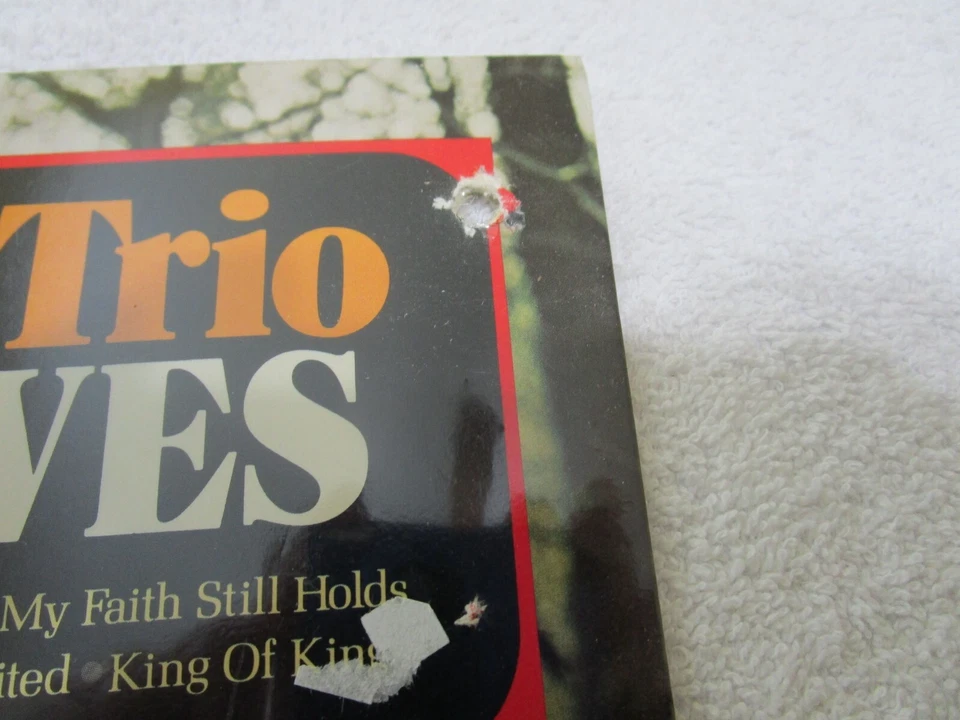 BILL GAITHER TRIO~ Because He Lives LP (1974, Word Records) FREE SHIPPING - Image 2 of 4