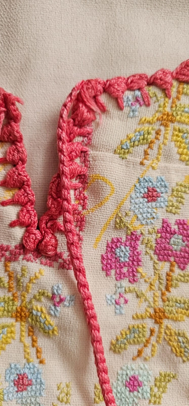 OFF WHITE Un abito da ricamo contadino fatto a mano in seta dell'antico palestinese