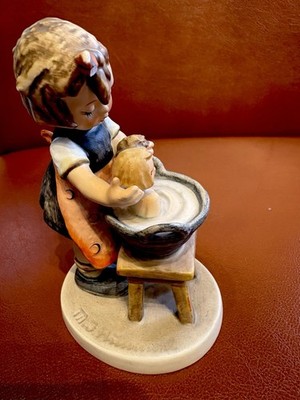 Hummel Goebel Figurine #319''DOLL BATH''  Dated 1956 Germany