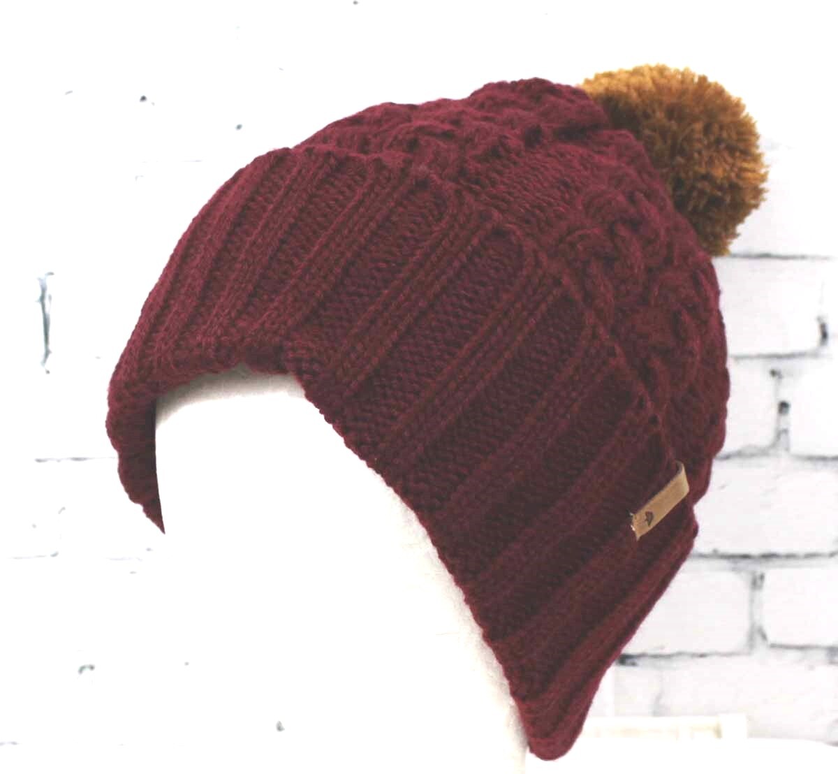 Женская шапочка из акриловой пряжи Celtek с помпоном из сиены темно-бордовая Новая 3690₽