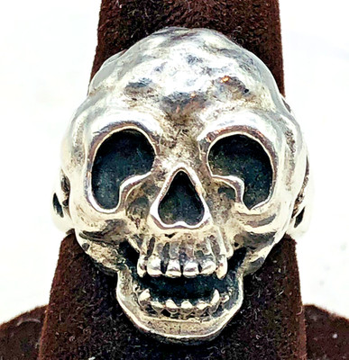 Vtg  Sterling SKULL Ring Sz 8 , 10 Gr.  Nice Detail  Bikers Momento Mori
