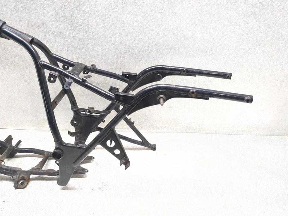 Chasis cuadro principal 99-10 Suzuki GZ250 CLN recto Foto 2 de 4