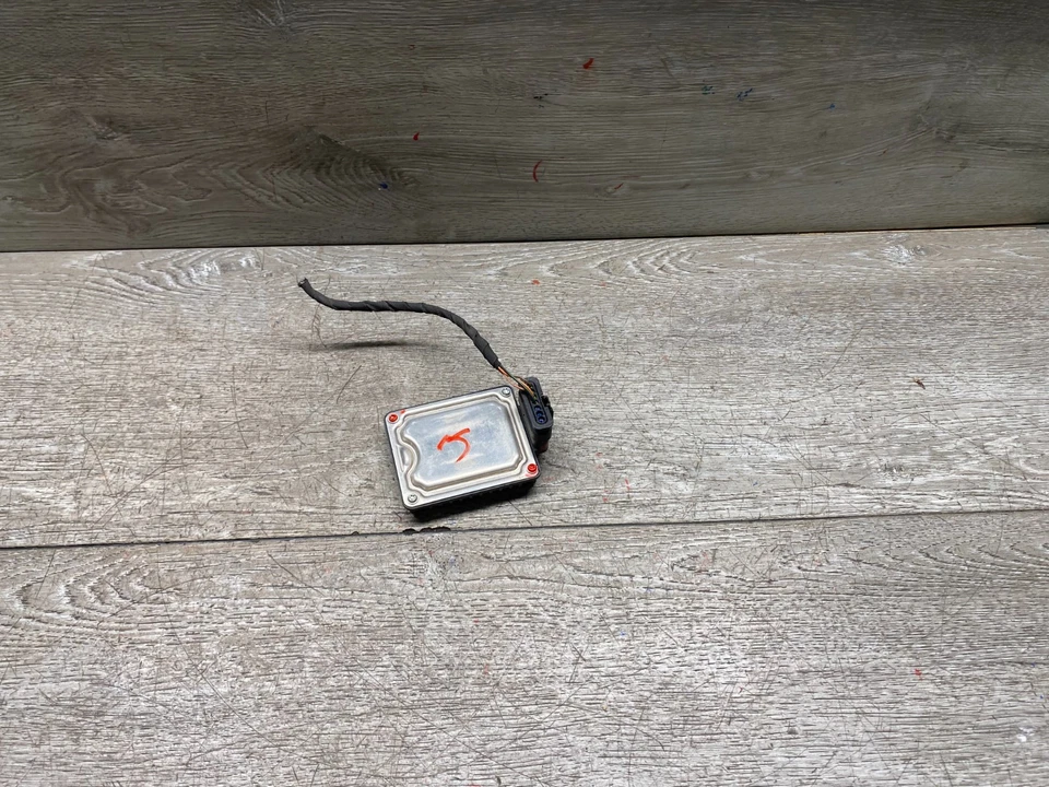 OEM VOLKSWAGEN TIGUAN 2017-2022 SENSOR RADAR DISTANCIA CONTROL CRUCERO DELANTERO Foto 3 de 4