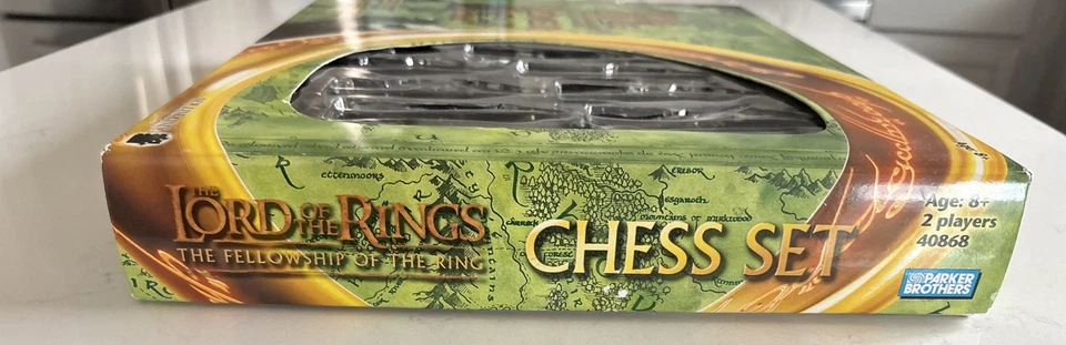 Juego de ajedrez LOTR The Fellowship of the Ring caja abierta nunca usado edición Canadá Foto 3 de 4