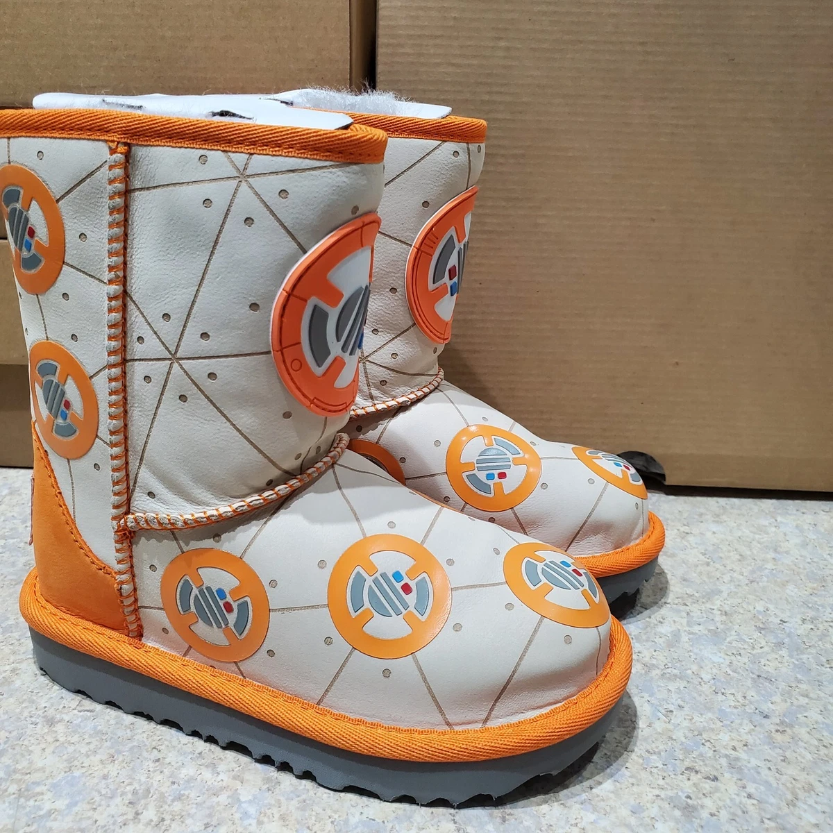 NEW TODDLERS KIDS SIZE 10 ORANGE UGG STAR WARS THE LAST JEDI