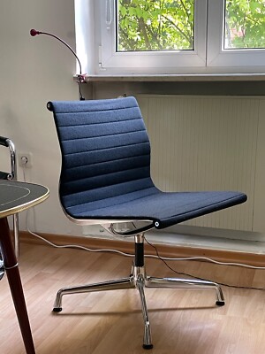Vitra Aluminium chair EA 101 armless