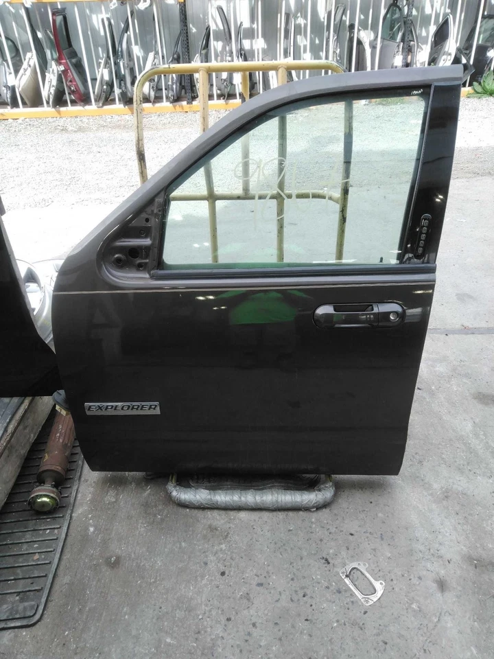 Used Front Left Door Assembly Front fits: 2007 Ford Explorer exc. Sport Trac L. Foto 2 de 4