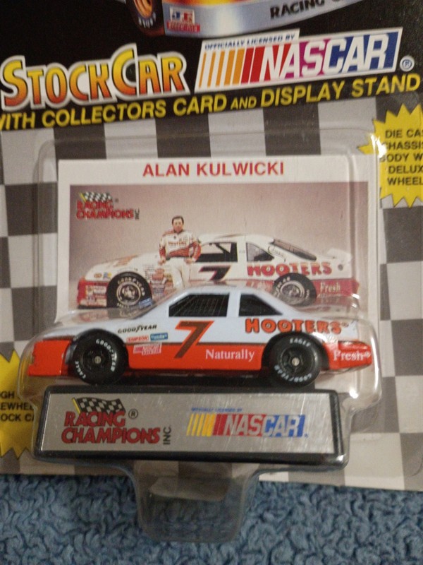 Racing Champions 1:64 NASCAR Stock Car Alan Kulwicki #7 Hooters Stand MPN