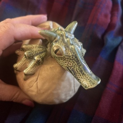 Der Topfschuppen Vintage Keramik Keramik schlüpft grün Drachenei Kunst Skulptur