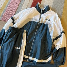 Preços baixos em Trajes e conjuntos masculinos Fila