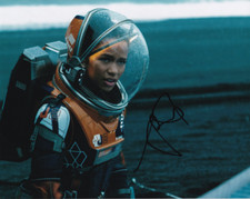 TAYLOR RUSSELL signed Autogramm 20x25cm LOST IN SPACE in Person autograph COA