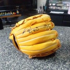 Shoichi Kaneda autographed glove Giants baseball Commemorative goods 13