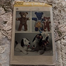 Vintage 70's Simplicity 6062 STUFFED ANIMALS Sewing Pattern BEAR HOUND DOG Uncut