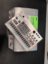 Korg VOLCA SAMPLE Digital Sample Sequencer - White