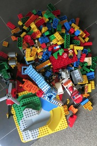 Lego Duplo Konvolut ca. 300 Teile Feuerwehr, Platten, Fahrzeuge, Ritter