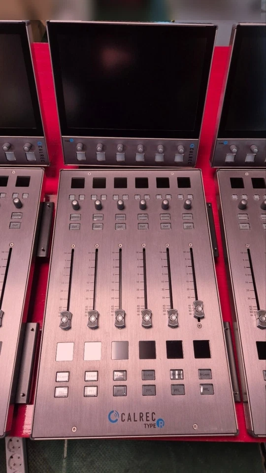 Calrec Tipo R - Paneles de consolas de audio de difusión AD6501 UR6500 MU6411 6410 IM6413 Foto 2 de 4