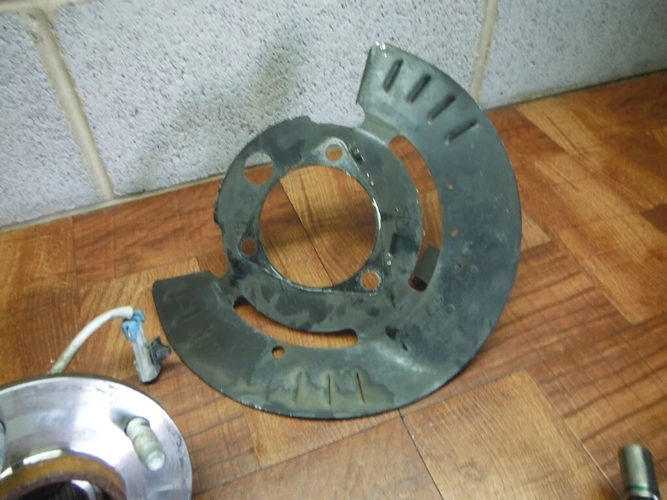 06-13 Chevrolet Impala SPINDLE WHEEL HUB & BEARING OEM w ABS LEFT - Image 4 of 4