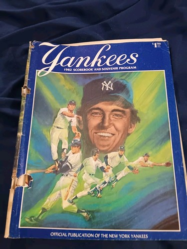 NY Yankees Official 1982 Baseball Yearbook 2nd Edition w/ cards. - Picture 7 of 9