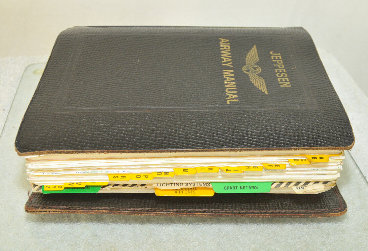 JEPPESEN AIRWAY MANUAL Pilot Leather Binder Book Maps Charts