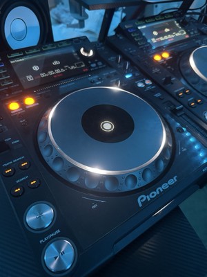 2x Pioneer CDJ-2000 Nexus Professional DJ Multi Player Digital