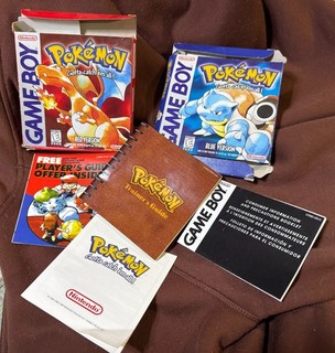 Gameboy Nintendo Pokemon 1998 Red and Blue Empty Boxes Trainer's Guide booklets