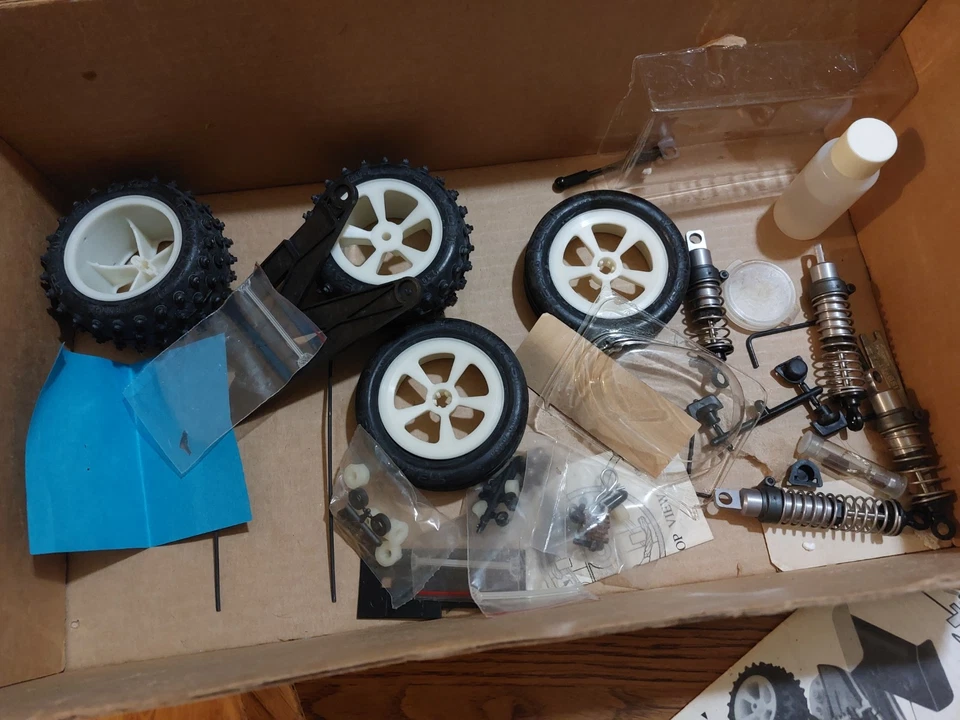 VINTAGE LOSI JUNIOR 2 (NEW) VINTAGE LOSI VINTAGE RC CAR - Image 4 of 4