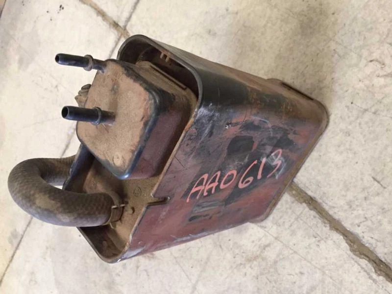 Chevrolet K3500 C3500 99 5,7 L 4x2 bote de vapor de combustible usado Foto 3 de 4