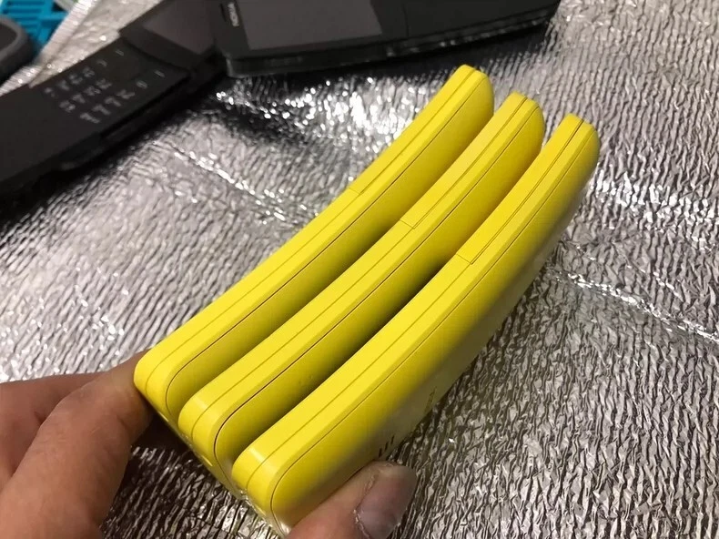 95%Ne 带时尚诺基亚 8110 8110i 4G - 4 GB - 黄色(工厂解锁) — 第 4/4 张图片